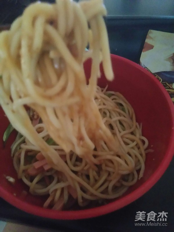 家常涼面的做法-香辣味拌菜譜-易網健康養生網 家常涼面的做法-香辣味拌菜譜