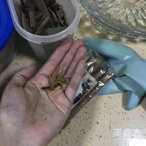 小雞燉蘑菇的做法-家常味燒菜譜