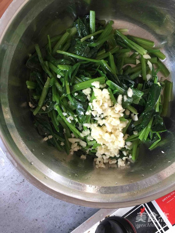 涼拌菠菜的做法-家常味拌菜譜-易網健康養(yǎng)生網 涼拌菠菜的做法-家常味拌菜譜