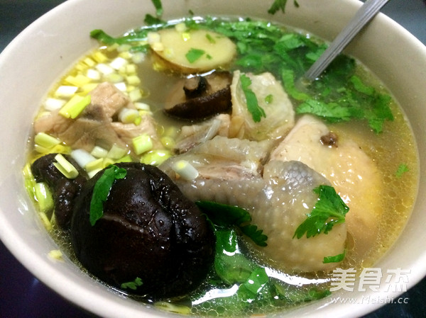 香菇雞湯的做法-咸鮮味燉菜譜-易網(wǎng)健康養(yǎng)生網(wǎng) 香菇雞湯的做法-咸鮮味燉菜譜