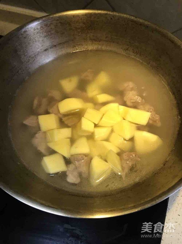 紅咖喱牛肉的做法-咖喱味煮菜譜-易網健康養生網 紅咖喱牛肉的做法-咖喱味煮菜譜