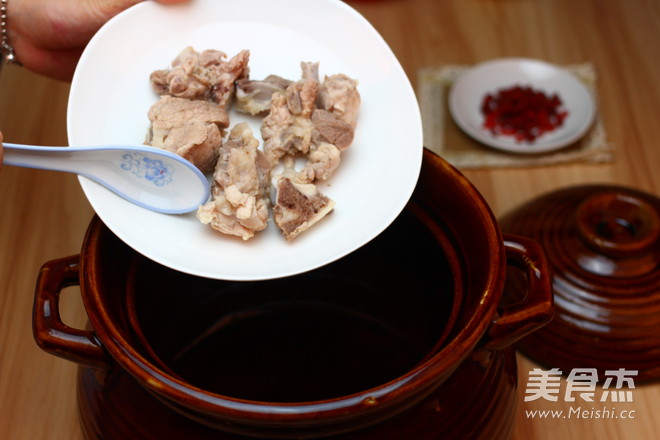 廣東老火靚湯-墨魚花生黃豆湯的做法-家常味煲菜譜-易網健康養生網 廣東老火靚湯-墨魚花生黃豆湯的做法-家常味煲菜譜