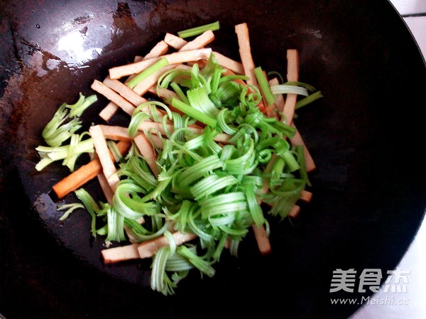芹菜炒豆干的做法-家常味炒菜譜