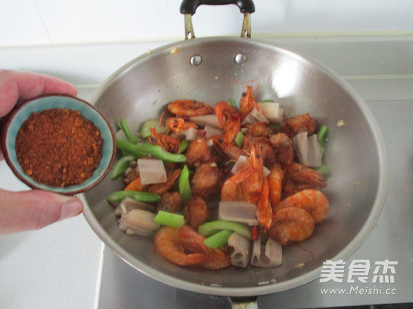 干鍋雞翅蝦的做法-香辣味燒菜譜