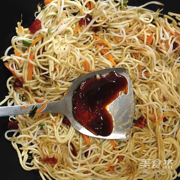 綠豆芽雞蛋炒面的做法-家常味炒菜譜-易網健康養生網 綠豆芽雞蛋炒面的做法-家常味炒菜譜