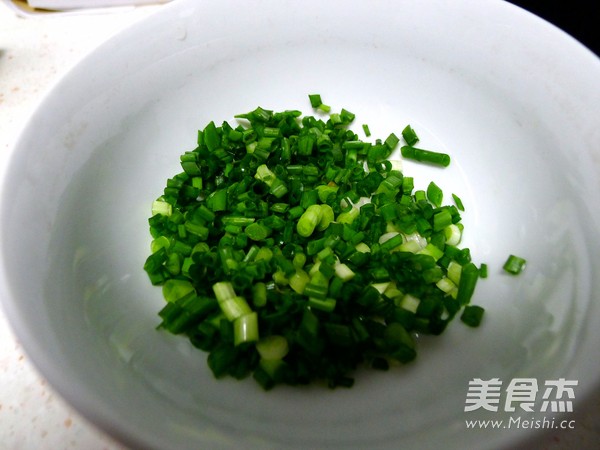 蔥油拌香菇的做法-蔥香味拌菜譜-易網健康養生網 蔥油拌香菇的做法-蔥香味拌菜譜
