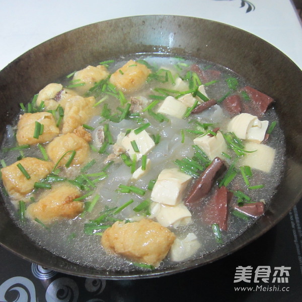 骨湯豆腐豬血香鍋的做法-家常味煮菜譜