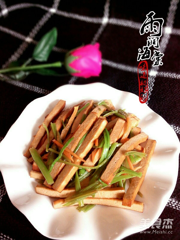 芹菜炒豆干的做法-家常味炒菜譜-易網(wǎng)健康養(yǎng)生網(wǎng) 芹菜炒豆干的做法-家常味炒菜譜
