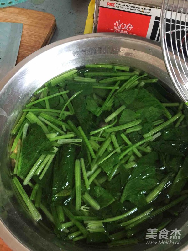 涼拌菠菜的做法-家常味拌菜譜-易網健康養(yǎng)生網 涼拌菠菜的做法-家常味拌菜譜