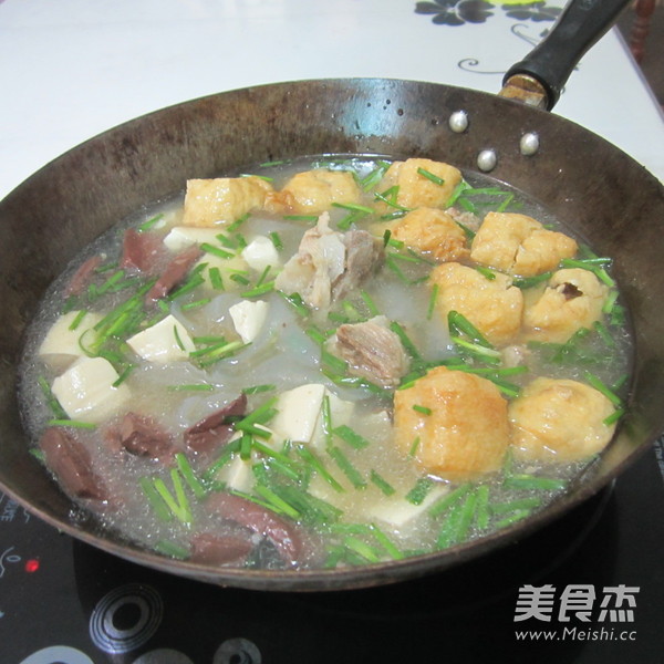 骨湯豆腐豬血香鍋的做法-家常味煮菜譜-易網(wǎng)健康養(yǎng)生網(wǎng) 骨湯豆腐豬血香鍋的做法-家常味煮菜譜