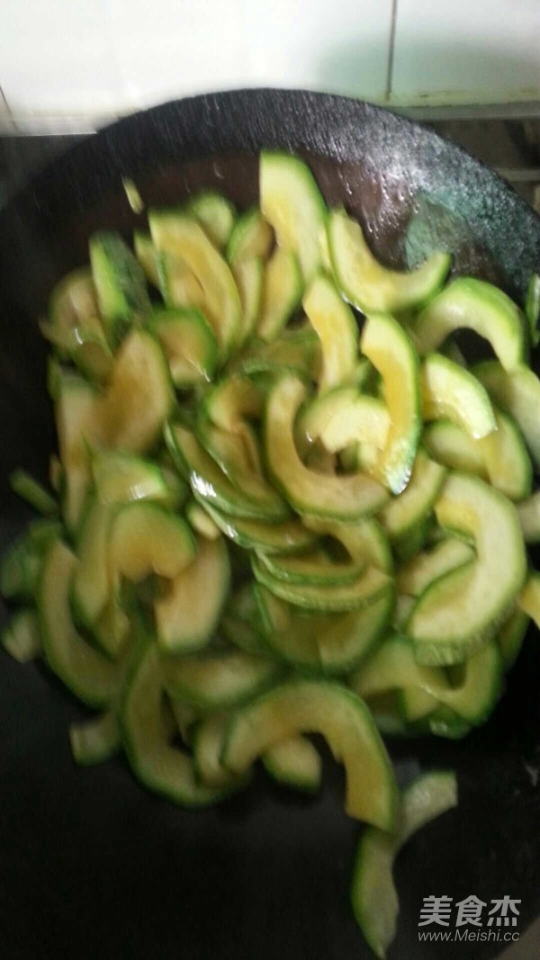 炒角瓜的做法-家常味炒菜譜