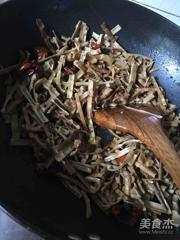 爆炒干竹筍的做法-麻辣味炒菜譜