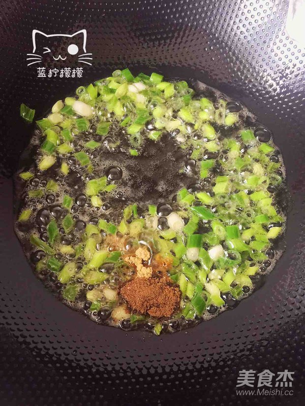 香菇雞肉炸醬面的做法-家常味炸菜譜
