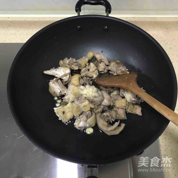 小雞燉蘑菇的做法-家常味燒菜譜