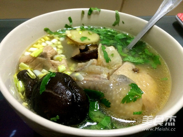 香菇雞湯的做法-咸鮮味燉菜譜-易網(wǎng)健康養(yǎng)生網(wǎng) 香菇雞湯的做法-咸鮮味燉菜譜