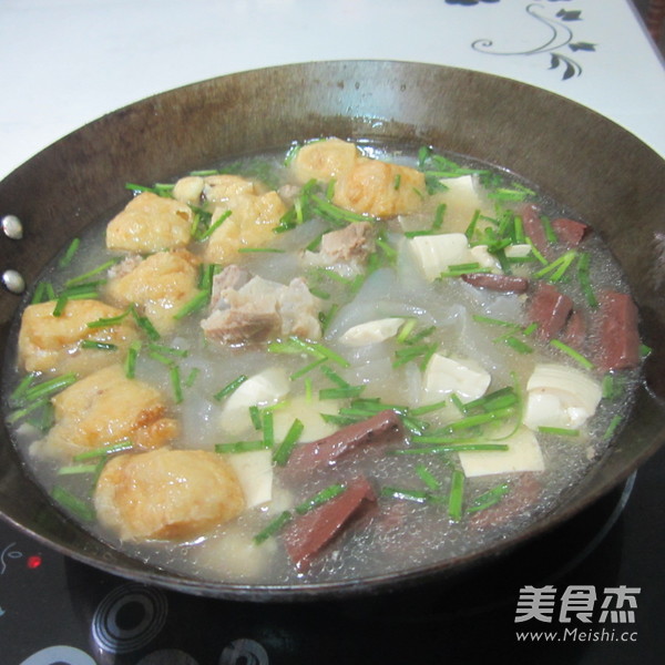 骨湯豆腐豬血香鍋的做法-家常味煮菜譜-易網(wǎng)健康養(yǎng)生網(wǎng) 骨湯豆腐豬血香鍋的做法-家常味煮菜譜