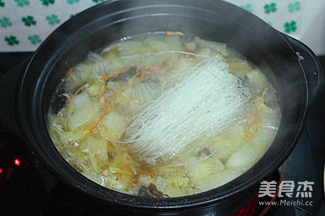 蟲草白菜木耳肉丸粉絲湯的做法-家常味砂鍋菜譜