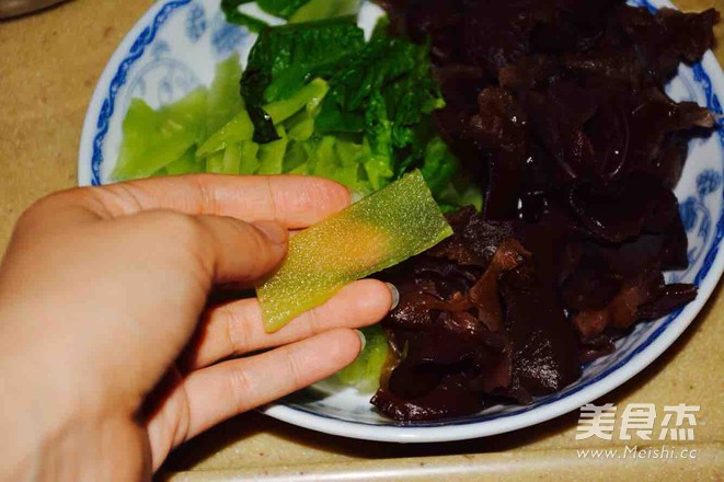 木耳炒肉片的做法-家常味炒菜譜-易網健康養(yǎng)生網 木耳炒肉片的做法-家常味炒菜譜