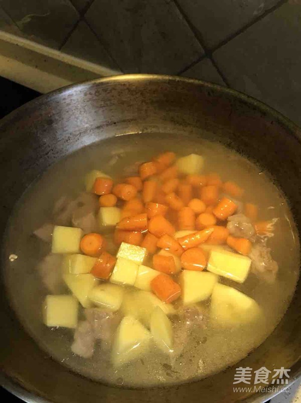 紅咖喱牛肉的做法-咖喱味煮菜譜-易網健康養生網 紅咖喱牛肉的做法-咖喱味煮菜譜