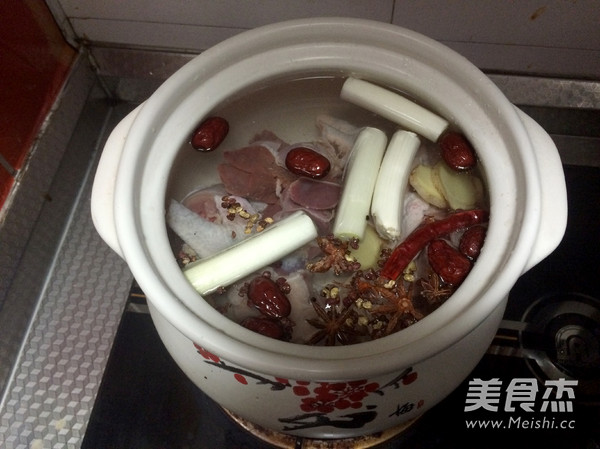 香菇雞湯的做法-咸鮮味燉菜譜-易網(wǎng)健康養(yǎng)生網(wǎng) 香菇雞湯的做法-咸鮮味燉菜譜