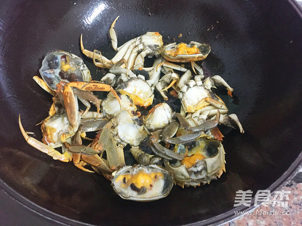 大閘蟹燜滑雞的做法-家常味燜菜譜