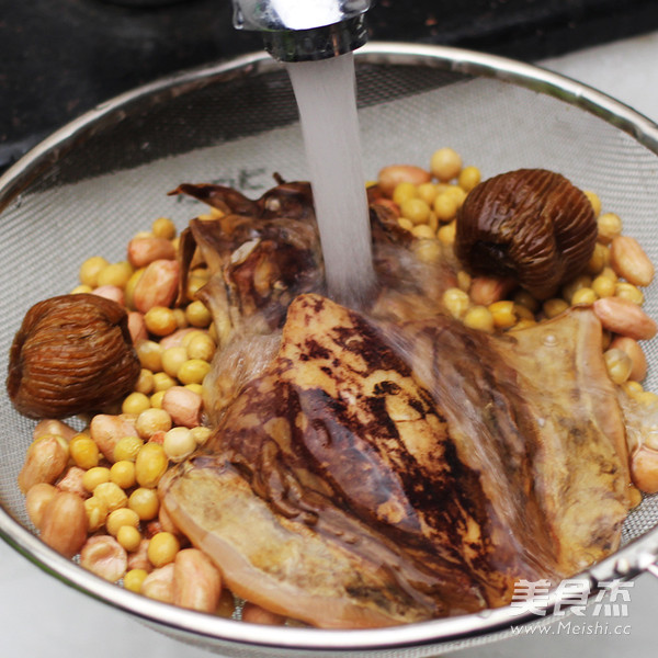 廣東老火靚湯-墨魚花生黃豆湯的做法-家常味煲菜譜-易網健康養生網 廣東老火靚湯-墨魚花生黃豆湯的做法-家常味煲菜譜