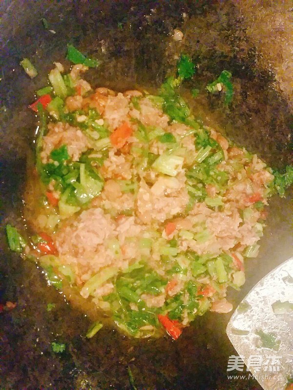 鹵肉香菜夾饃的做法-醬香味煨菜譜