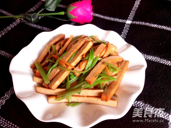 芹菜炒豆干的做法-家常味炒菜譜-易網(wǎng)健康養(yǎng)生網(wǎng) 芹菜炒豆干的做法-家常味炒菜譜