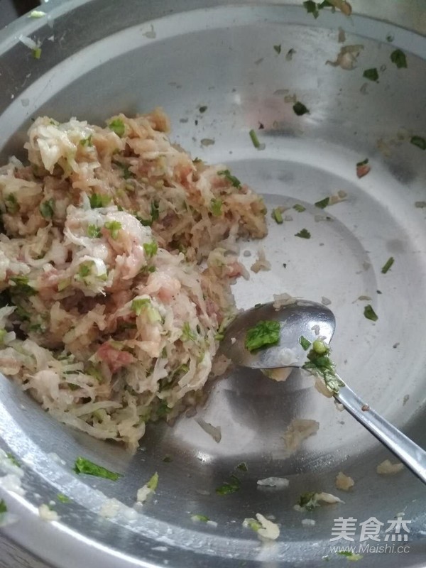 白蘿卜大肉蒸餃的做法-家常味蒸菜譜-易網健康養生網 白蘿卜大肉蒸餃的做法-家常味蒸菜譜