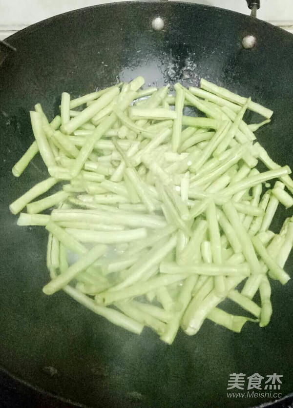 清炒豆角的做法-家常味炒菜譜