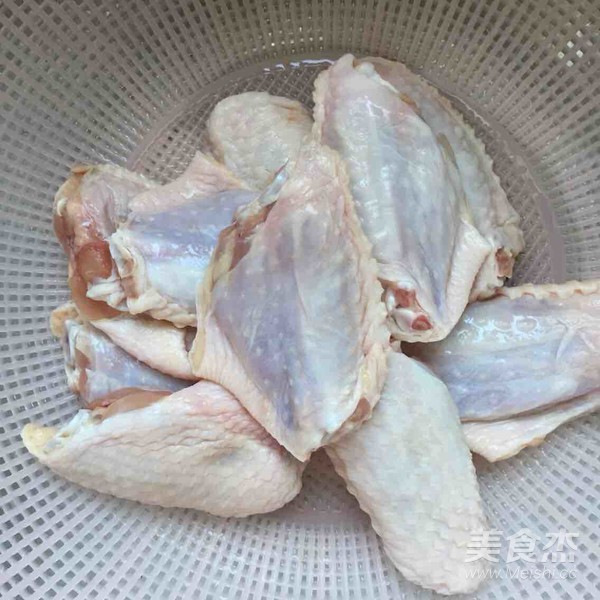 香辣烤雞翅中的做法-香辣味烤菜譜-易網<a href=http://www.aoa7937.com/ target=_blank class=infotextkey>健康養生</a>網 香辣烤雞翅中的做法-香辣味烤菜譜
