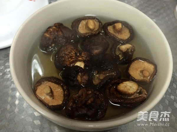 香菇雞湯的做法-咸鮮味燉菜譜-易網(wǎng)健康養(yǎng)生網(wǎng) 香菇雞湯的做法-咸鮮味燉菜譜