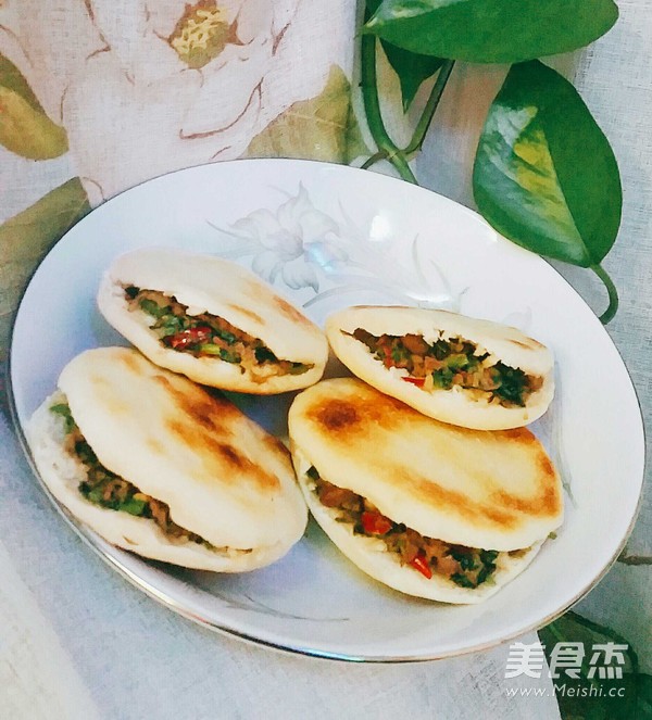 鹵肉香菜夾饃的做法-醬香味煨菜譜-易網(wǎng)健康養(yǎng)生網(wǎng) 鹵肉香菜夾饃的做法-醬香味煨菜譜