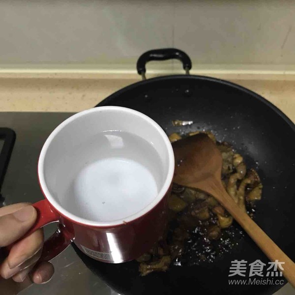 小雞燉蘑菇的做法-家常味燒菜譜