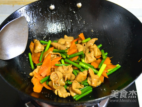 色佳味美的快手菜—蒜薹溜肥腸的做法-咸鮮味炒菜譜-易網健康養生網 色佳味美的快手菜—蒜薹溜肥腸的做法-咸鮮味炒菜譜