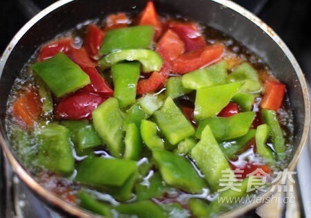 菠蘿咕嚕肉的做法-家常味炸菜譜-易網(wǎng)健康養(yǎng)生網(wǎng) 菠蘿咕嚕肉的做法-家常味炸菜譜
