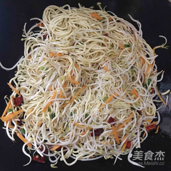 綠豆芽雞蛋炒面的做法-家常味炒菜譜-易網健康養生網 綠豆芽雞蛋炒面的做法-家常味炒菜譜