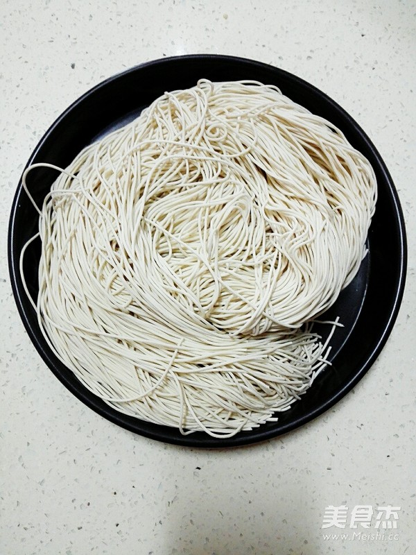豆角肉絲炒面的做法-家常味炒菜譜-易網(wǎng)<a href=http://www.aoa7937.com/ target=_blank class=infotextkey>健康養(yǎng)生</a>網(wǎng) 豆角肉絲炒面的做法-家常味炒菜譜