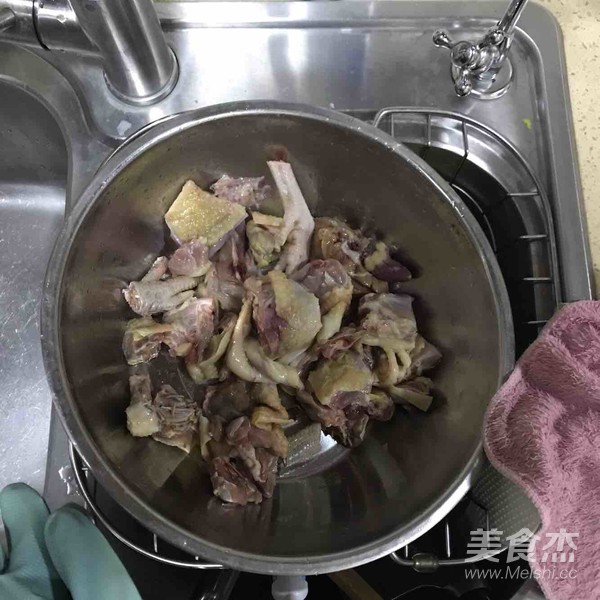 小雞燉蘑菇的做法-家常味燒菜譜