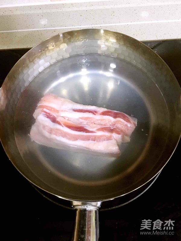 泡菜五花肉的做法-酸辣味炒菜譜-易網(wǎng)<a href=http://www.aoa7937.com/ target=_blank class=infotextkey>健康養(yǎng)生</a>網(wǎng) 泡菜五花肉的做法-酸辣味炒菜譜