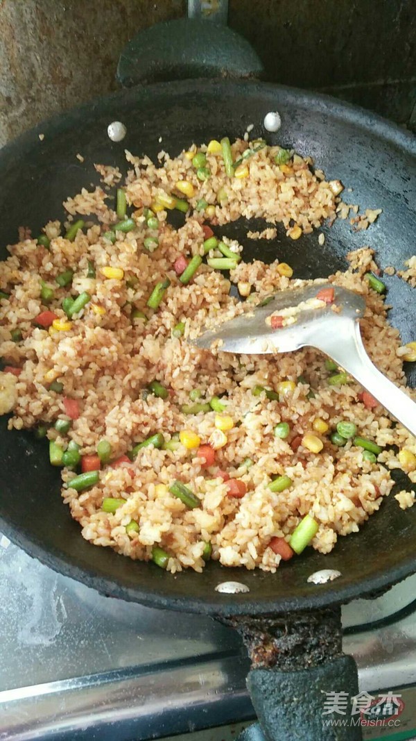 蒜苗醬油炒飯的做法-咸鮮味炒菜譜