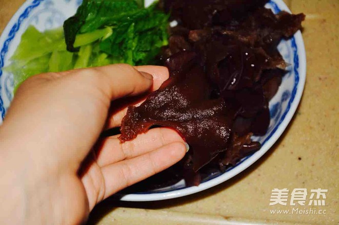 木耳炒肉片的做法-家常味炒菜譜-易網健康養(yǎng)生網 木耳炒肉片的做法-家常味炒菜譜