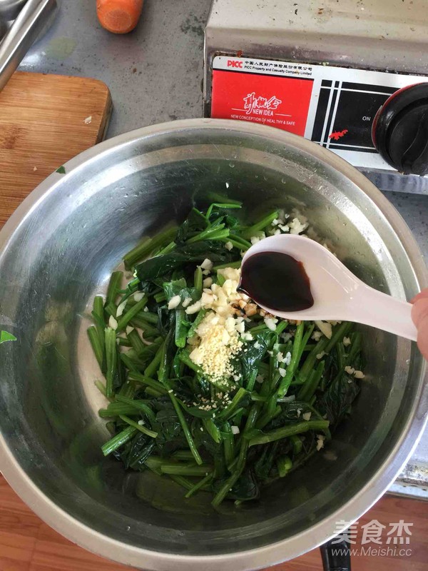 涼拌菠菜的做法-家常味拌菜譜-易網健康養(yǎng)生網 涼拌菠菜的做法-家常味拌菜譜