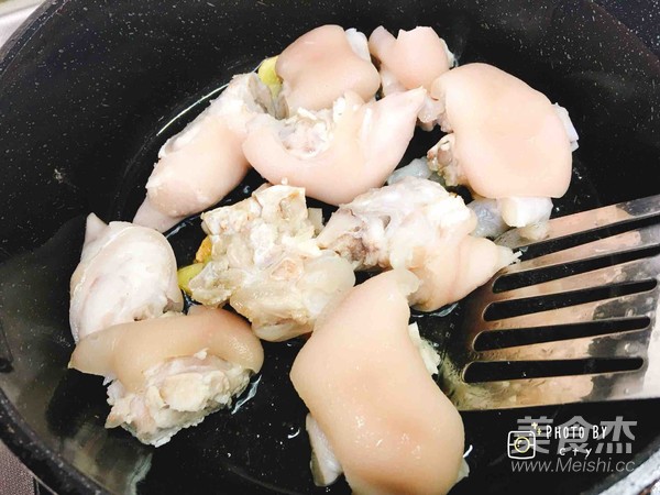 滿滿膠原蛋白的黃豆燜豬蹄的做法-醬香味燜菜譜-易網健康養生網 滿滿膠原蛋白的黃豆燜豬蹄的做法-醬香味燜菜譜