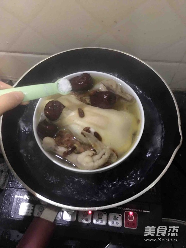 燉童子雞湯的做法-咸鮮味燉菜譜-易網健康養生網 燉童子雞湯的做法-咸鮮味燉菜譜
