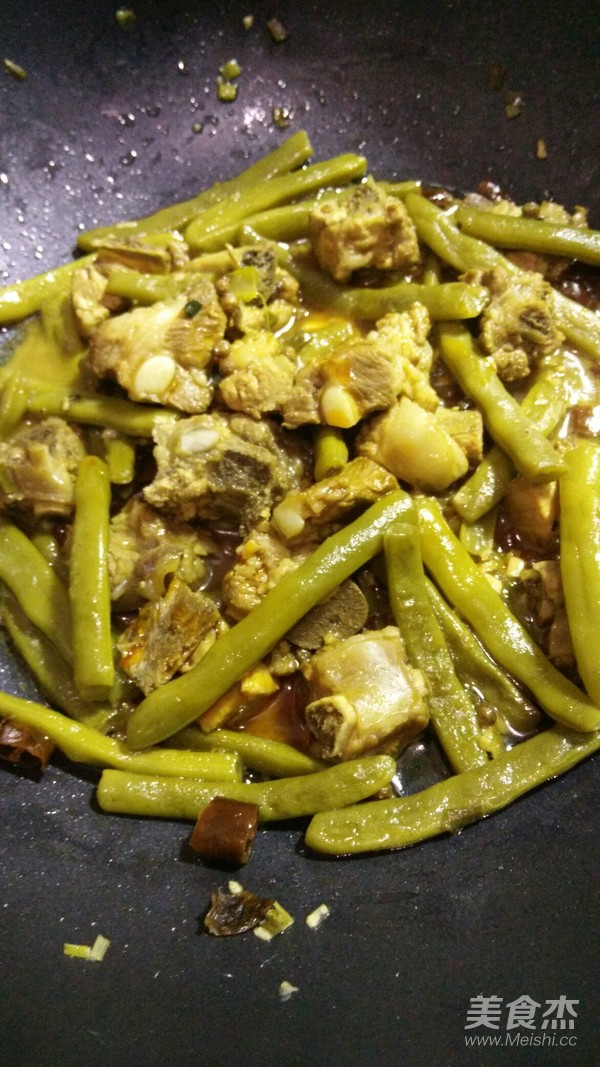 排骨燉豆角的做法-香辣味燉菜譜-易網(wǎng)健康養(yǎng)生網(wǎng) 排骨燉豆角的做法-香辣味燉菜譜