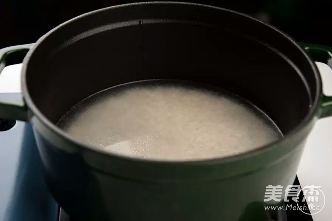 鑄鐵鍋版皮蛋瘦肉粥的做法-咸鮮味煮菜譜-易網(wǎng)健康養(yǎng)生網(wǎng) 鑄鐵鍋版皮蛋瘦肉粥的做法-咸鮮味煮菜譜