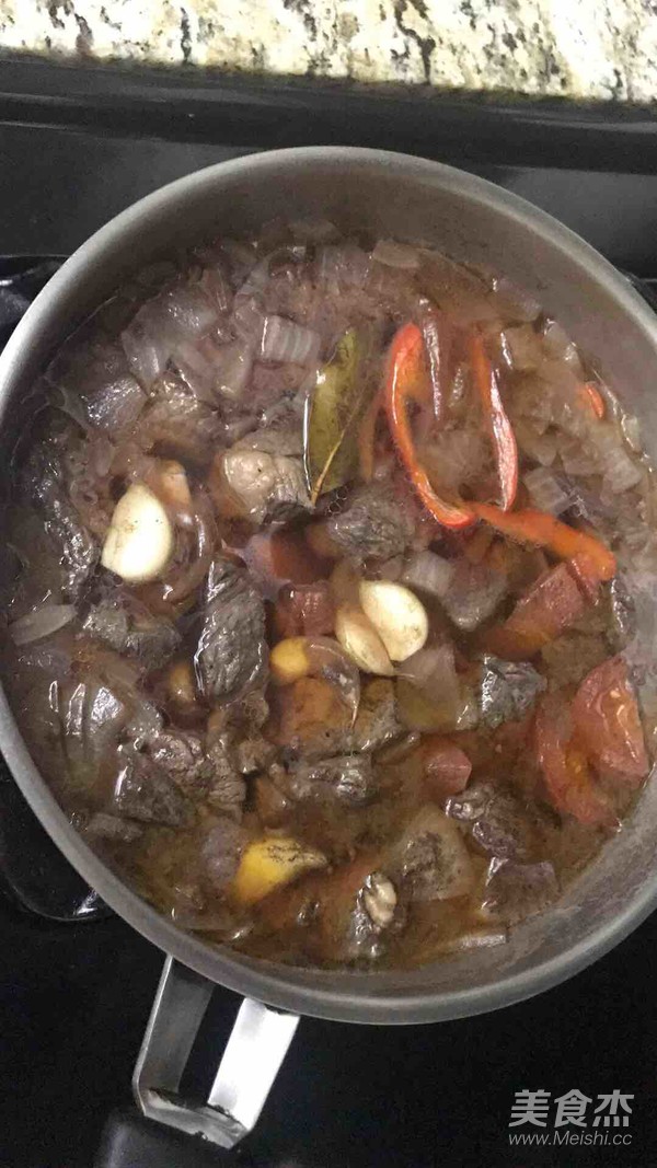 紅酒燉牛肉配糙米飯的做法-奶香味燉菜譜