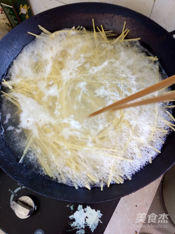雜蔬牛肉醬意面的做法-黑椒味醬菜譜-易網健康養生網 雜蔬牛肉醬意面的做法-黑椒味醬菜譜