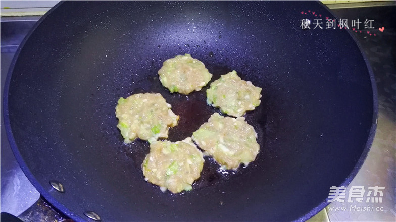 茄汁西葫蘆雞肉餅的做法-茄汁味煎菜譜-易網(wǎng)健康養(yǎng)生網(wǎng) 茄汁西葫蘆雞肉餅的做法-茄汁味煎菜譜